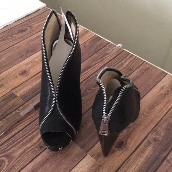 NWOT Michael Kors Stiletto Ankle Boots - Picture 1 of 7